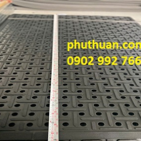 Tấm cao su lỗ sọc ngang dọc dày 10mm 